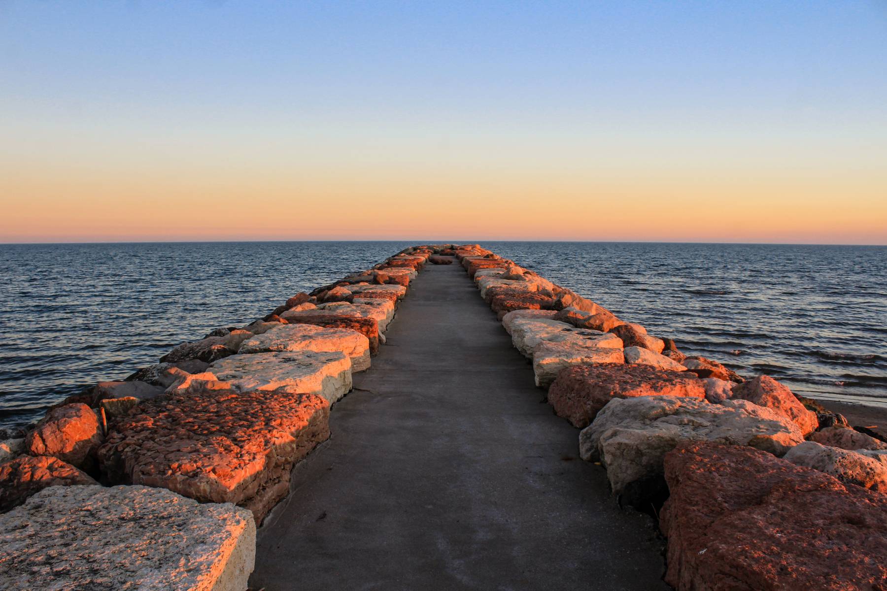 Il pennello sul mare di Eraclea Mare al tramonto