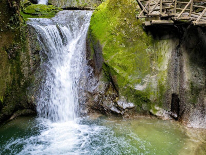 Cascata nella forra delle Grotte del Caglieron a Fregona