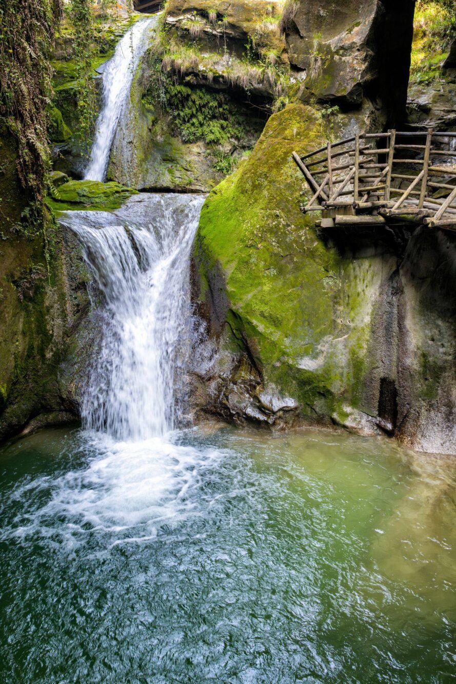 Cascata nella forra delle Grotte del Caglieron a Fregona