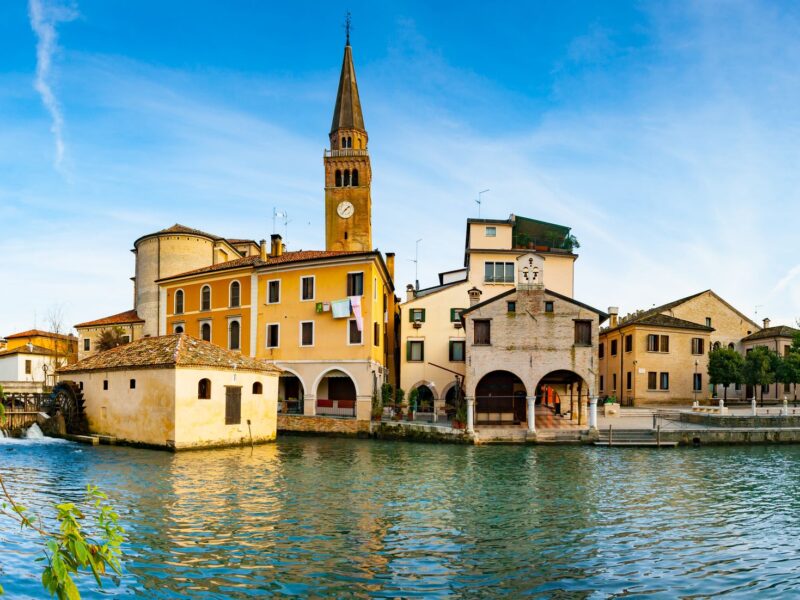 Portogruaro e il fiume Lemene con i mulini e il campanile