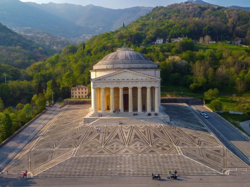 Il Tempio Canoviano di Possagno visto dall'alto