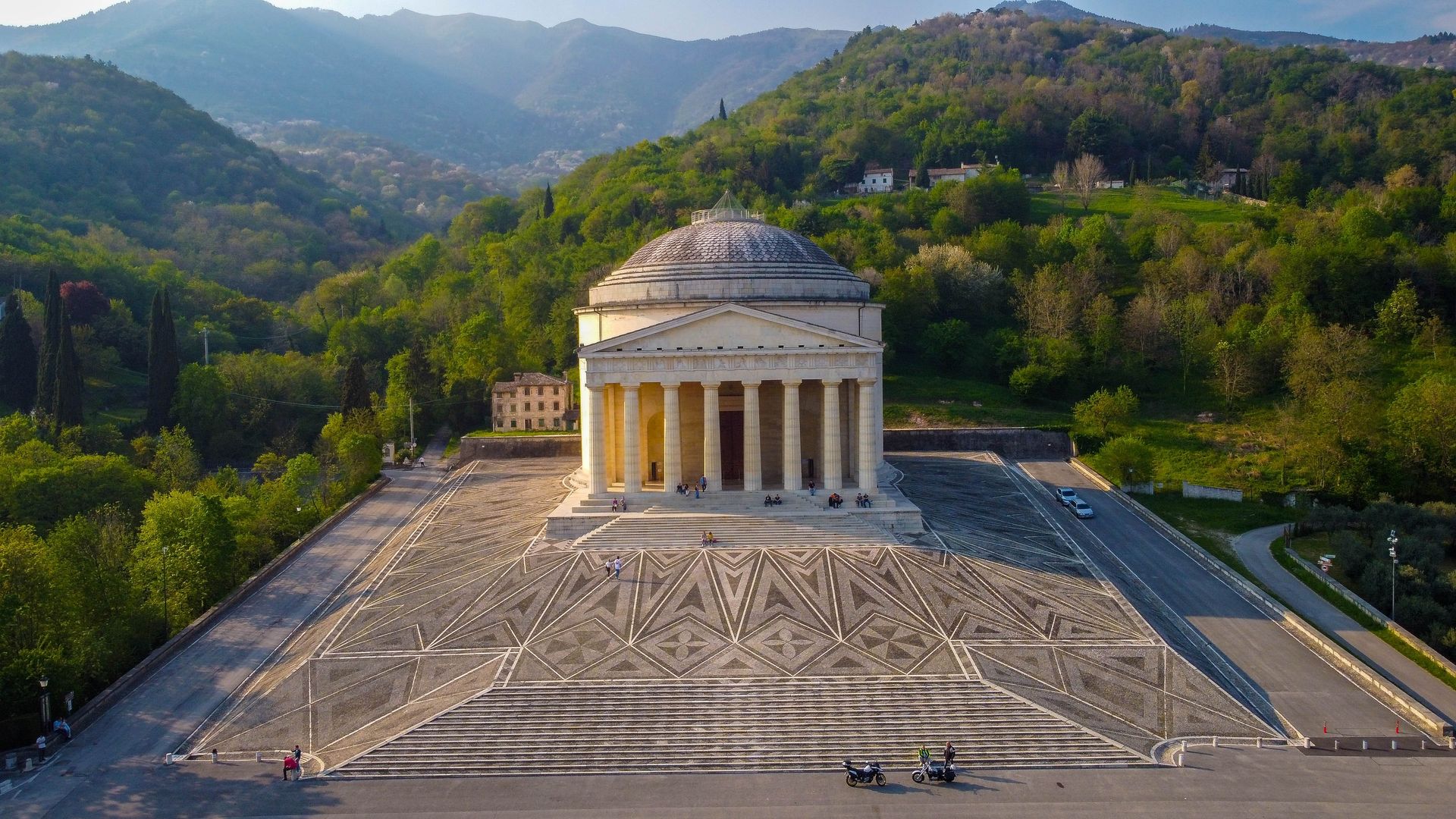 Il Tempio Canoviano di Possagno visto dall'alto