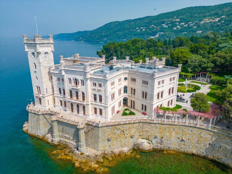 Il Castello di Miramare sul golfo di Trieste