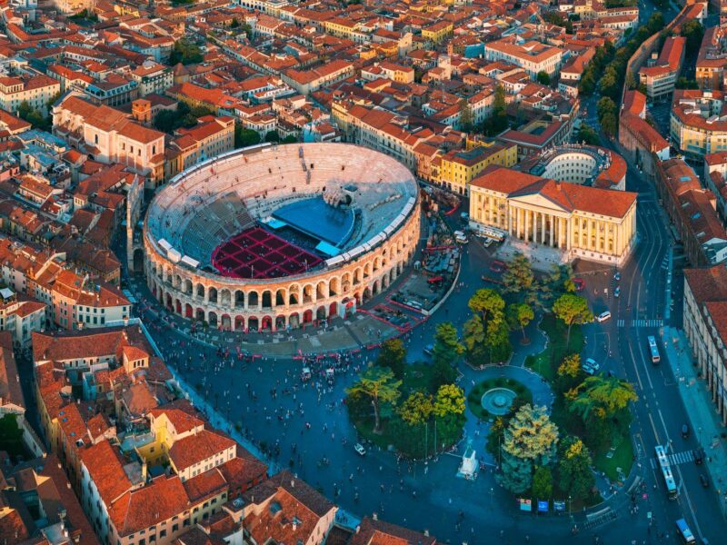 L'Arena di Verona in Piazza Bra vista dall'alto