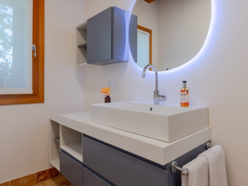 Bagno con lavabo d'appoggio