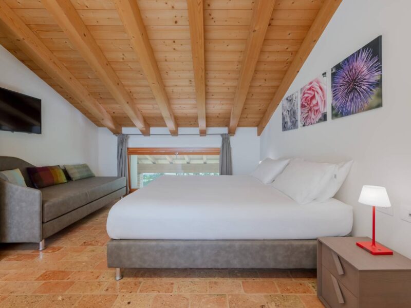 Camera al primo piano con divano letto