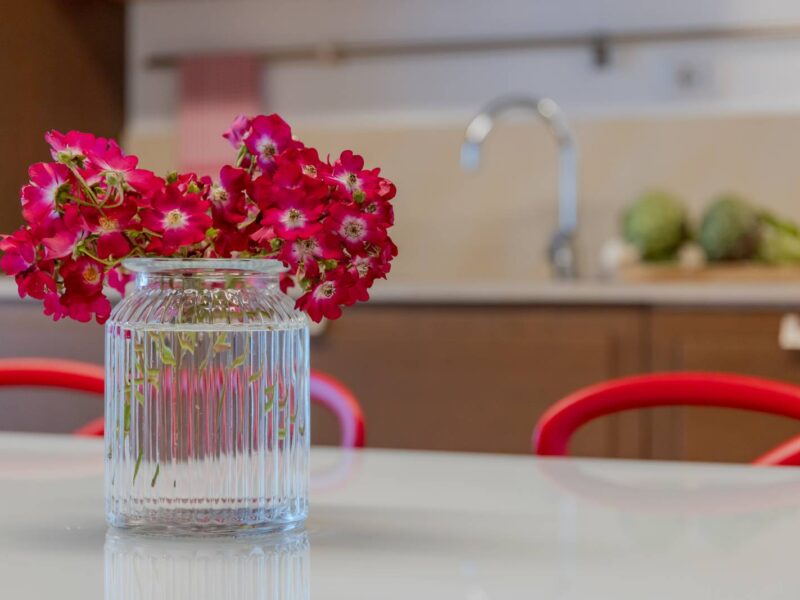 Garden roses in the kitchen