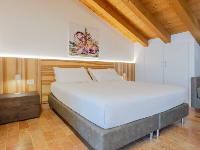 Zona notte con letto matrimoniale